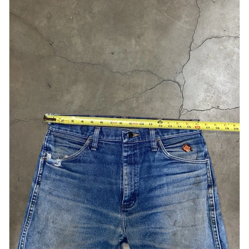 Wrangler signature cowboy leg